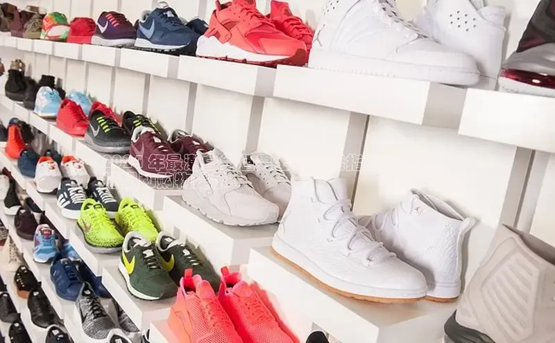 B—sports旧版下载百度识图2024 年最潮白绿色男士运动鞋指南：款式、
搭配和购物提示