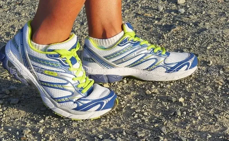 时尚突破：女童春日运动鞋新款2025爆品——超轻体验