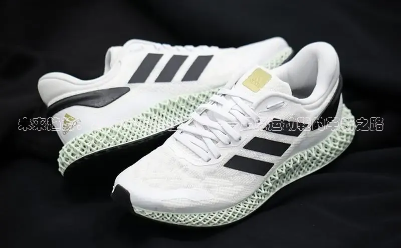 未来趋势：2025年前瞻性展望——足宽运动鞋的革新之路