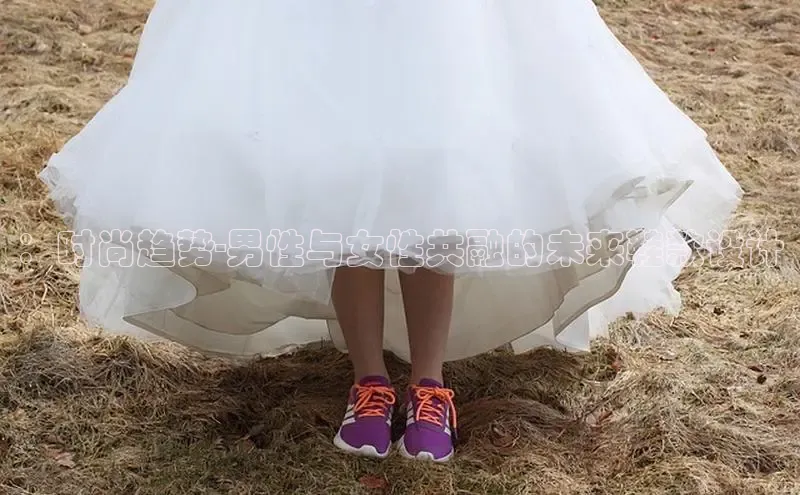 ：时尚趋势-男性与女性共融的未来鞋款设计